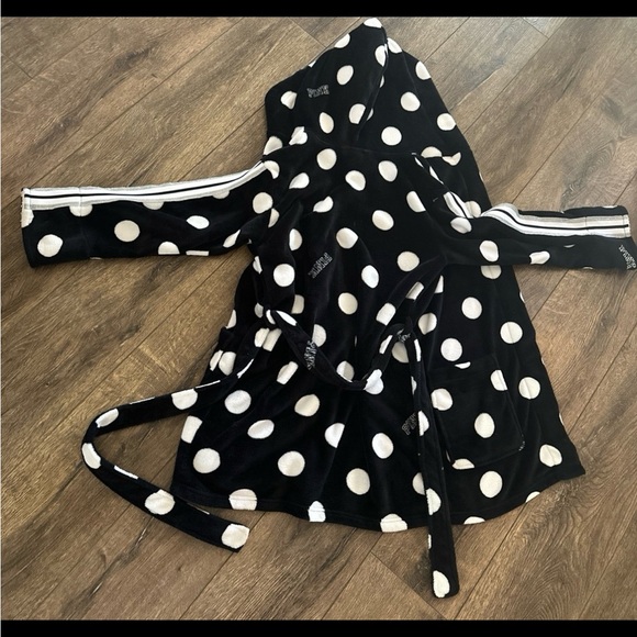 Pink Victoria secret robe - Picture 9 of 9